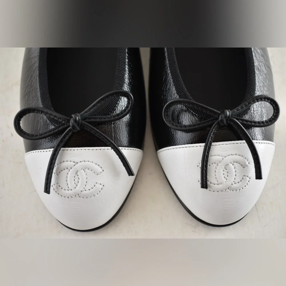 Chanel 26S Black White Crumpled Shiny Lambskin CC Bow Ballet Ballerina Flat 39 - Picture 11 of 16